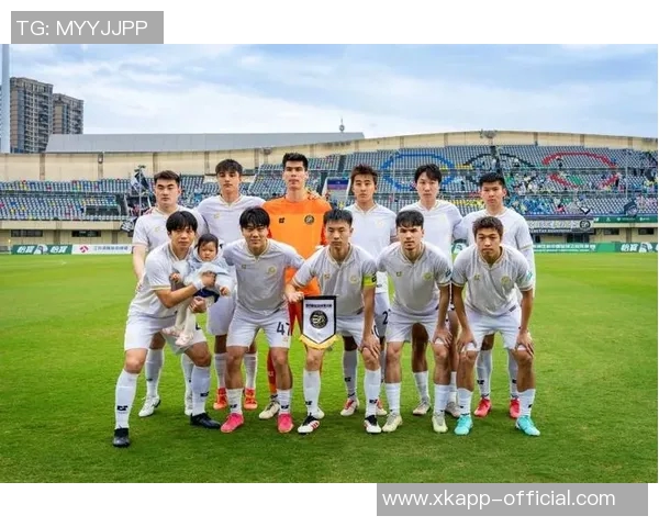 中乙联赛第30轮上海海港富盛经开队与温州俱乐部中胤队战成平局精彩对决