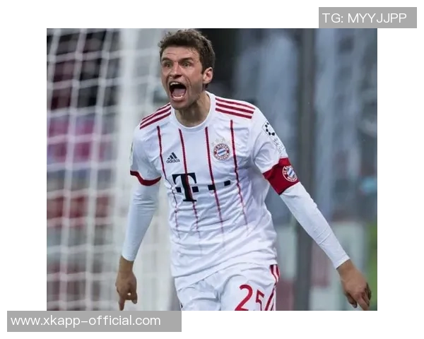 穆勒第96分钟绝杀进球震撼全场直面三名防守球员展现超强实力