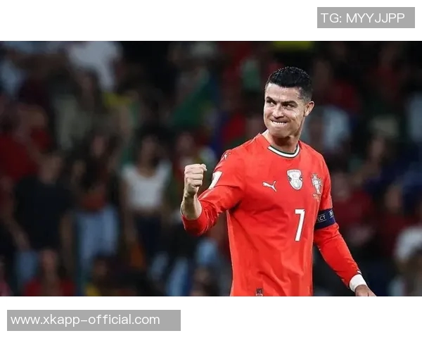 德约赞同C罗追求千球目标的坚定态度与严肃表情